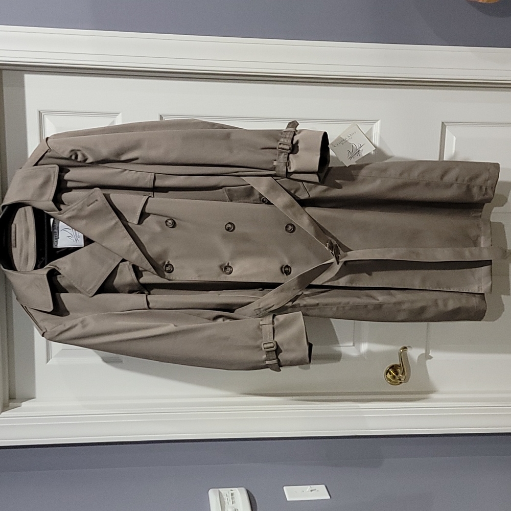 PRICE DROP!$!  MEN'S London Fog Trenchcoat, 46 Long